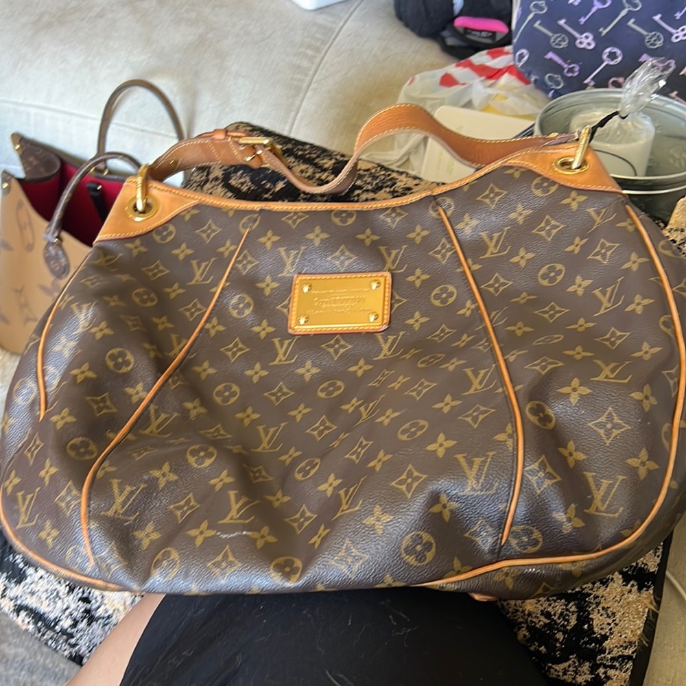 Oversized Louis Vuitton shoulder bag